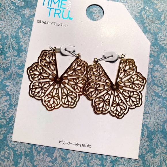 Time & Tru Openwork Bold Earrings - Picture 1 of 1